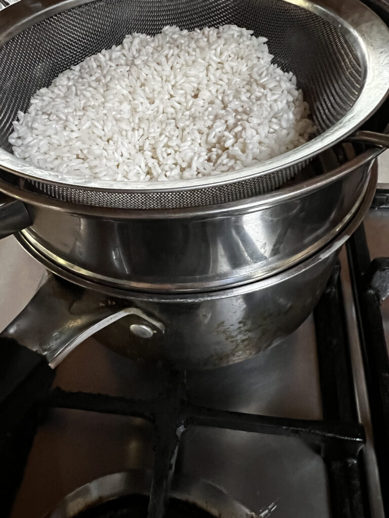 Steaming glutinous rice 