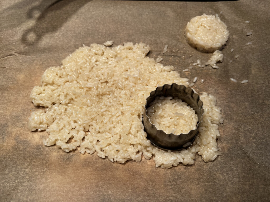Cutting glutinous rice 